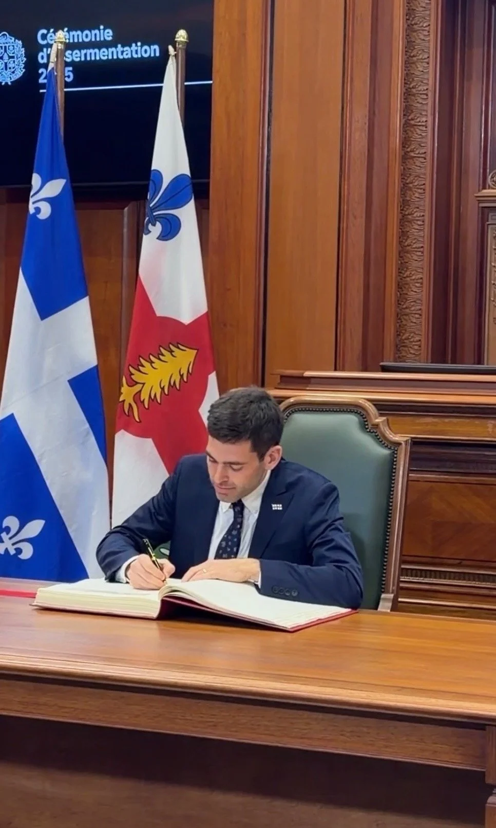 Nicolas Jolicoeur en séance de signature